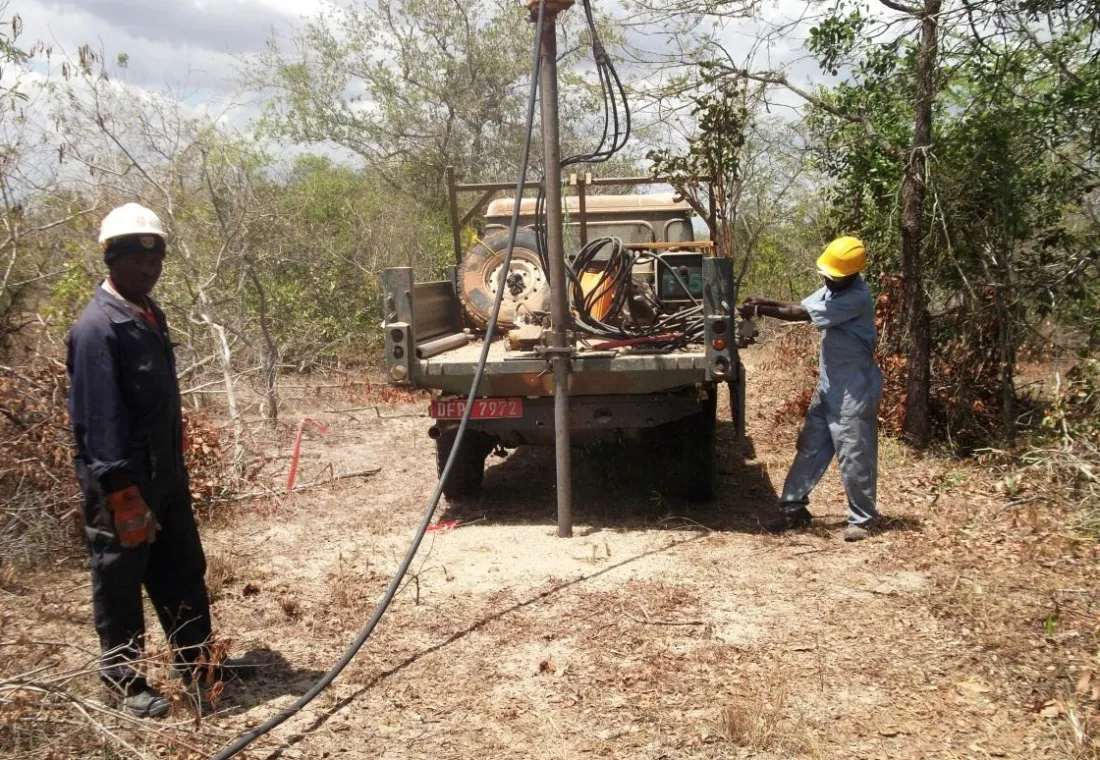Drilling unit in dense bush